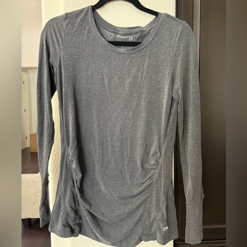 Gap Fit Breathe maternity long sleeve athletic top